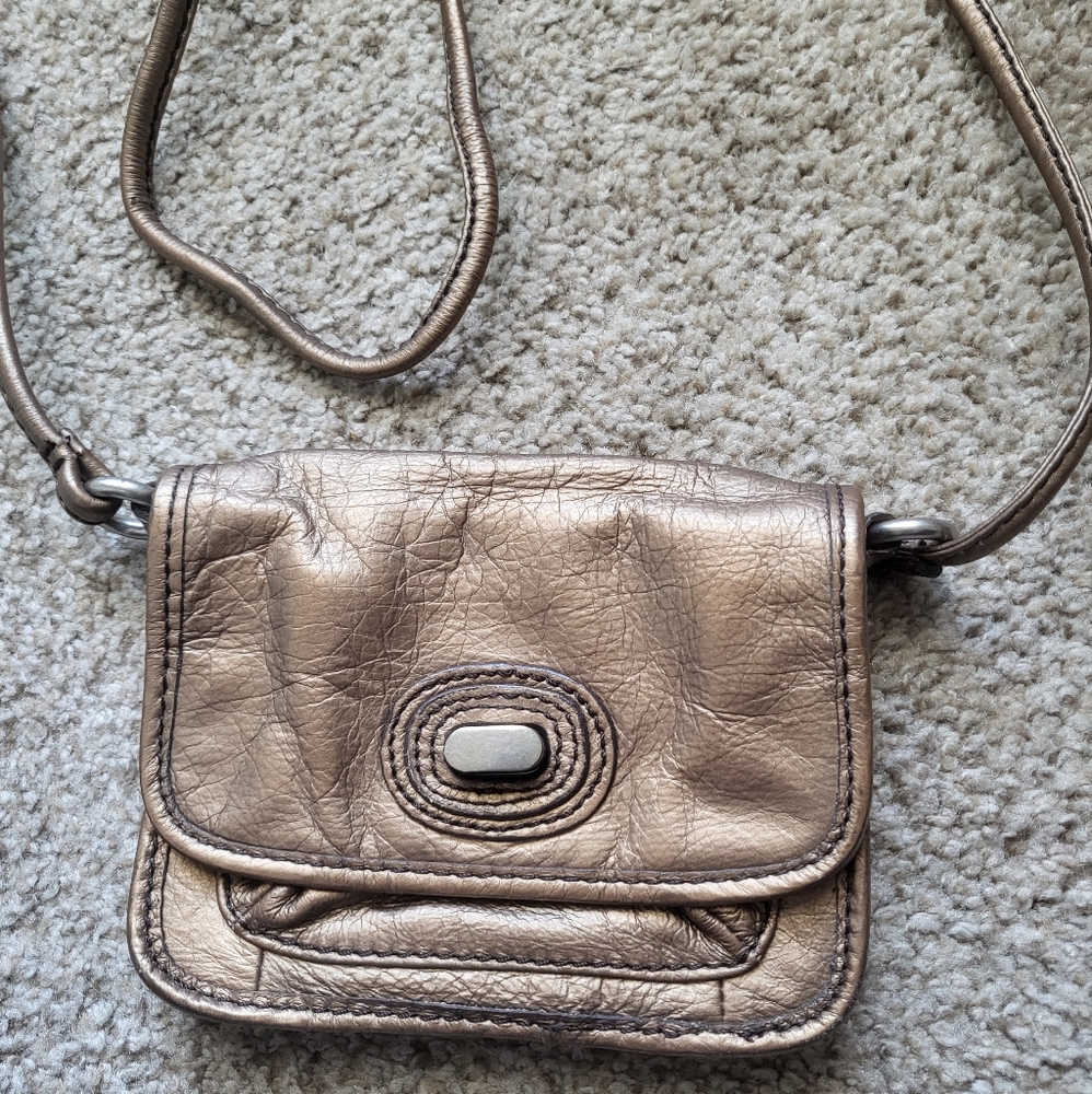 Cute vintage Fossil crossbody.